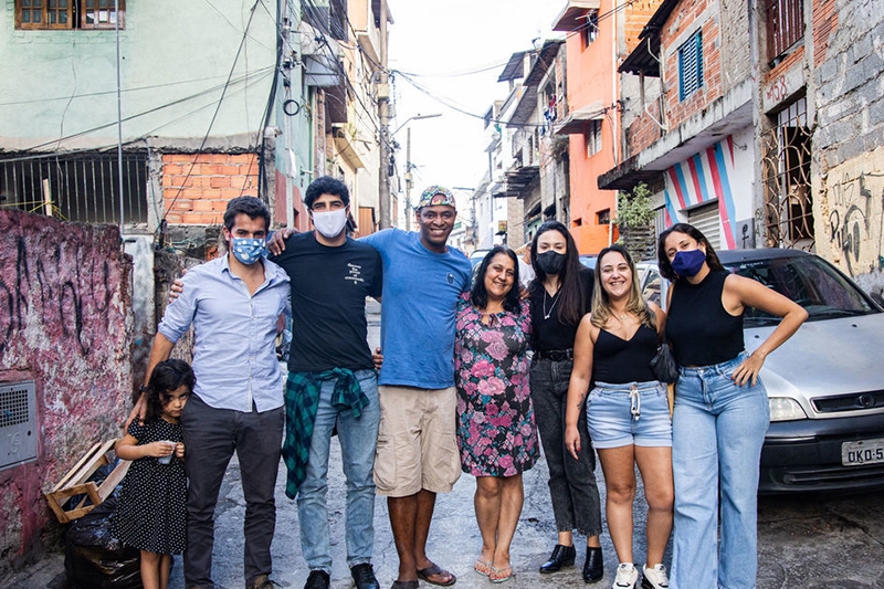 Aglaê (de vestido florido) junto das equipes Nova Rota e Responsa - Foto: divulgação