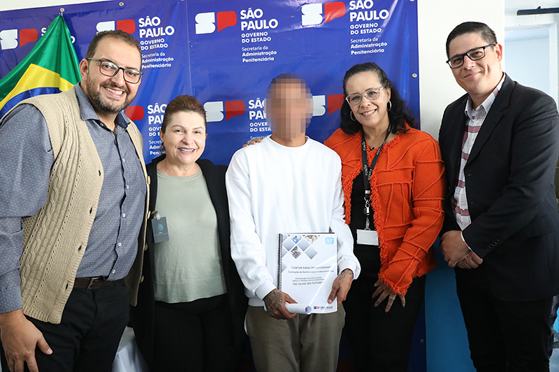 Ricardo Vieira, Solange Senese, do Ação Pela Paz, beneficiário do projeto, Eunice Godino e Claudio Nachibal Junior - Foto: Imprensa Funap