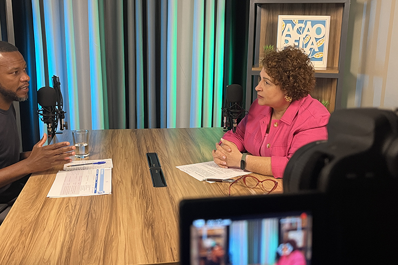 Juberto Galdino e Solange Senese durante grava&ccedil;&atilde;o para o piloto do podcast Olhar Mais de Perto - Foto: Marcos Ferreira | A&ccedil;&atilde;o Pela Paz