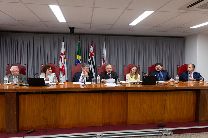 Mesa com autoridades e especialist - Foto: Comunica&ccedil;&atilde;o Social TJSP / Imprensa EPM