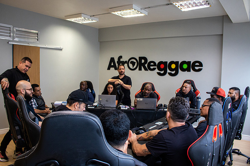 Roda de conversa com egressos do sistema prisional que são atendidos doque são atendidos ou atuam como voluntários - Foto: Miguel Gonçalves | AfroReggae