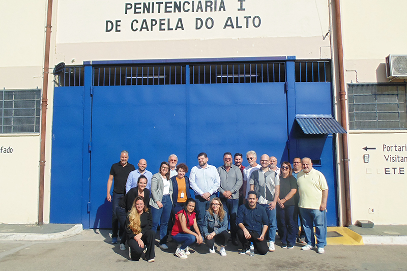 Rafael (&agrave; esquerda) durante visita na PI de Capela do Alto, em 2023 - Foto: SAP