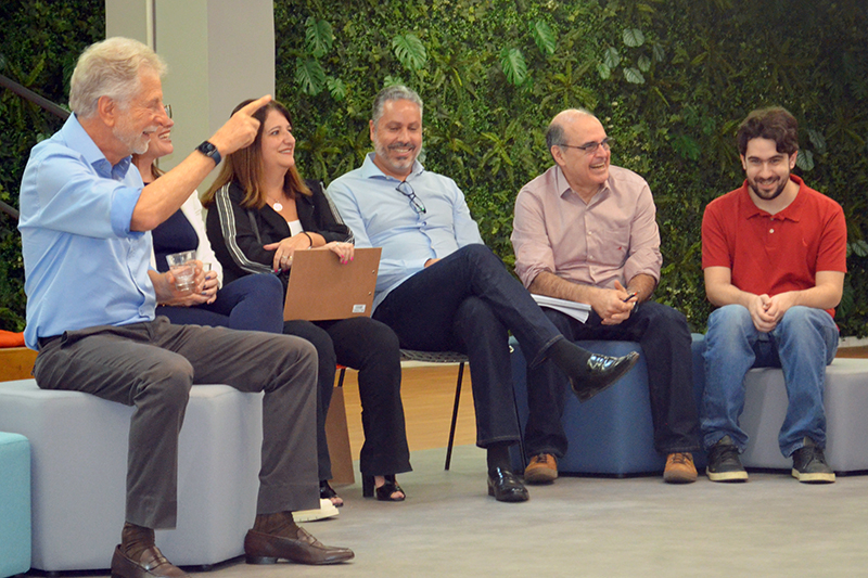 Rafael (ao centro) e Jayme Garfinkel (&agrave; esquerda) em evento de lan&ccedil;amento do Espa&ccedil;o Abrah&atilde;o e Rosa em 2022 - Foto: Marcos Ferreira | A&ccedil;&atilde;o Pela Paz