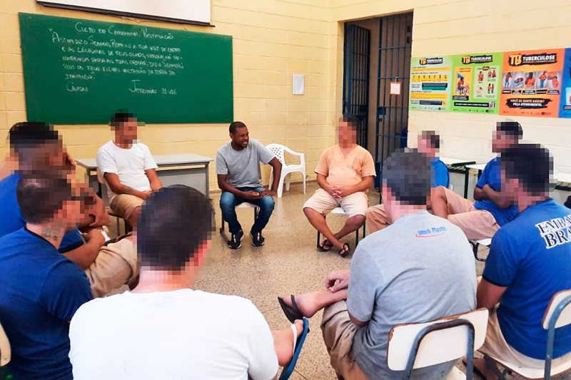 Reeducandos junto a Juberto Galdino - Foto: divulgação