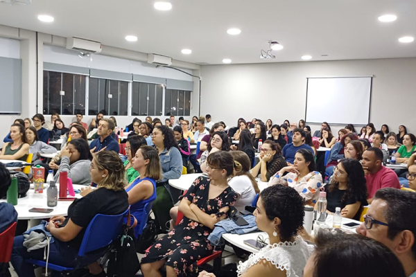 Evento aproxima estudantes ao tema psicologia prisional em Indaiatuba, SP