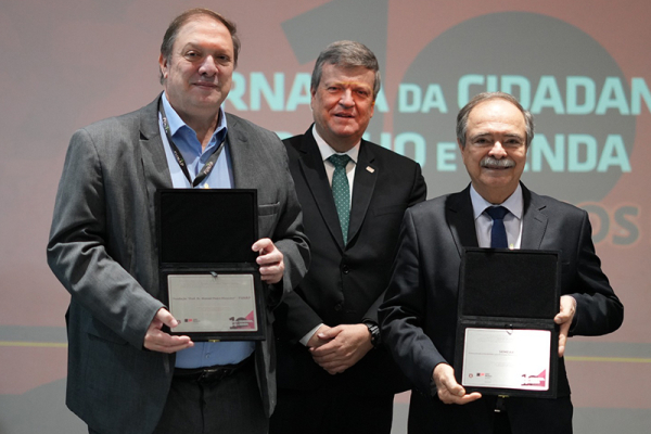 SEMEAR &eacute; homenageado durante cerim&ocirc;nia dos 10 anos das Jornadas da Cidadania